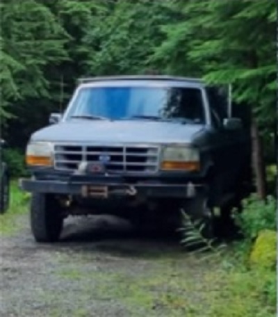 Front and right side view of stolen Ford F250