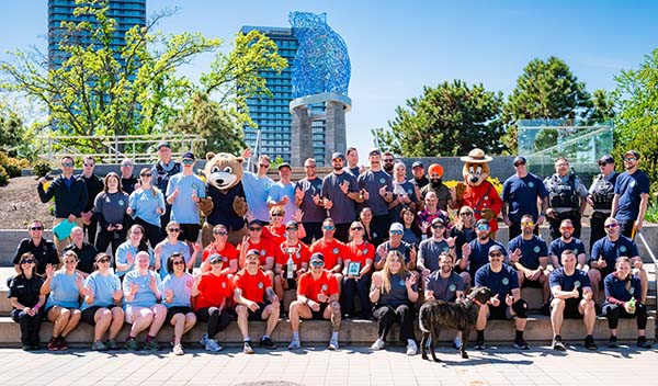 Photo de groupe de tous les participants aux Jeux des premiers intervenants pour la santé mentale